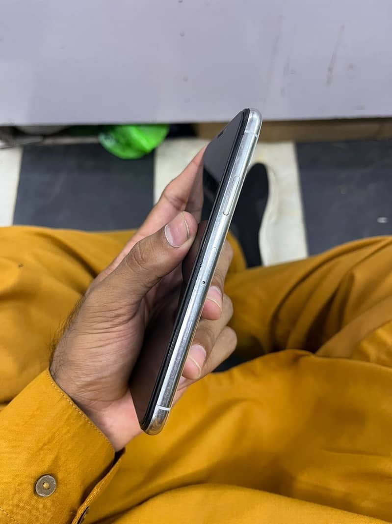 Apple iPhone X 6