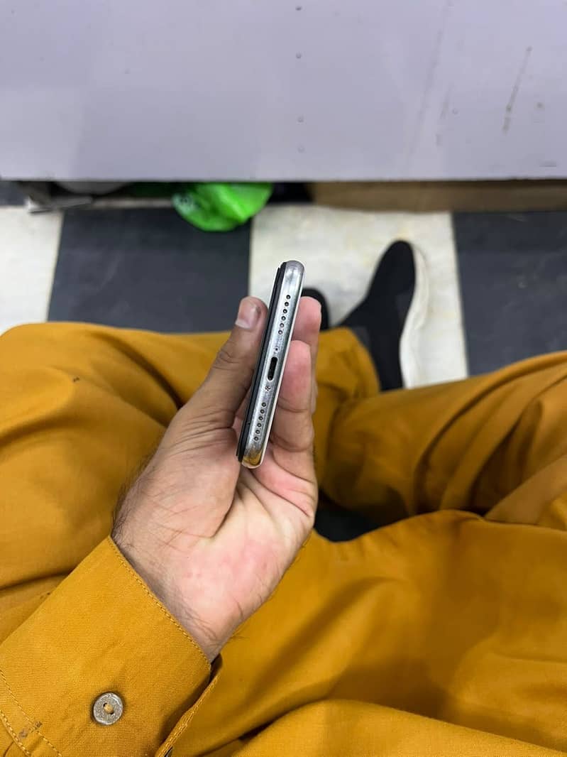 Apple iPhone X 16