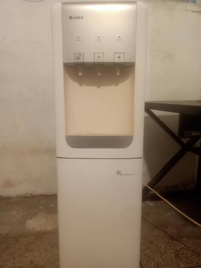 Gree dispercer with tiny refrigerator
