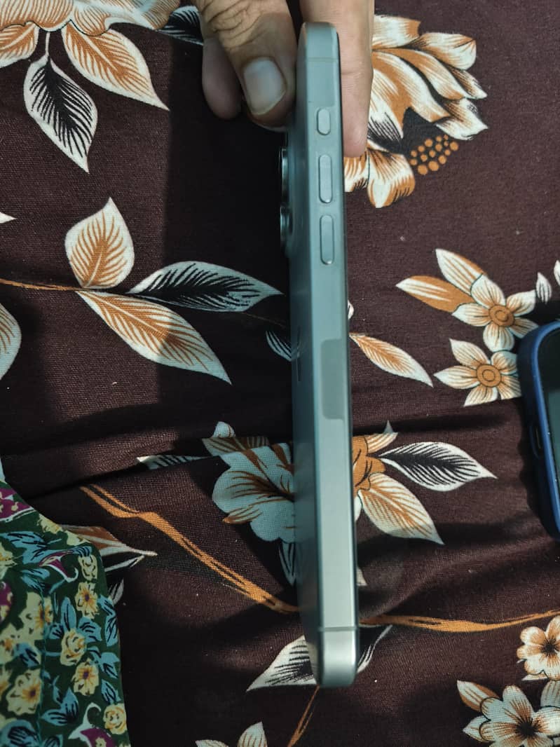 Apple iPhone 15 Pro Max 2