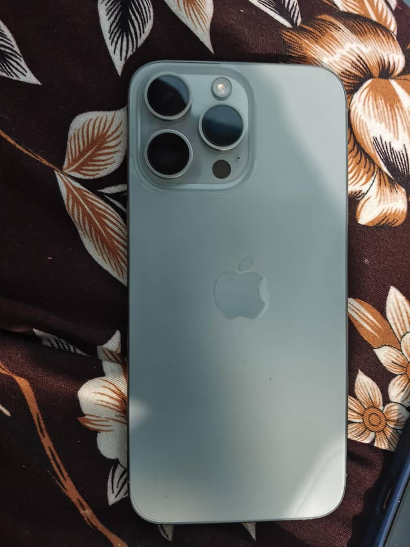 Apple iPhone 15 Pro Max 3