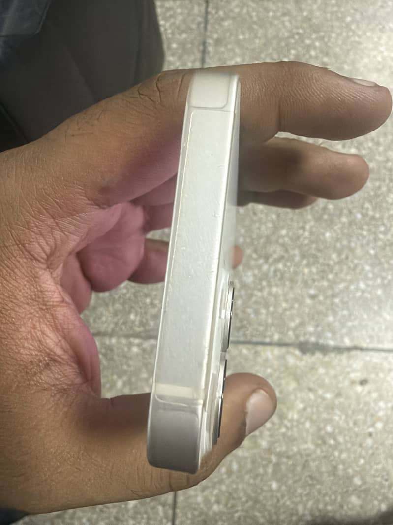 Apple iPhone 13 mini 4