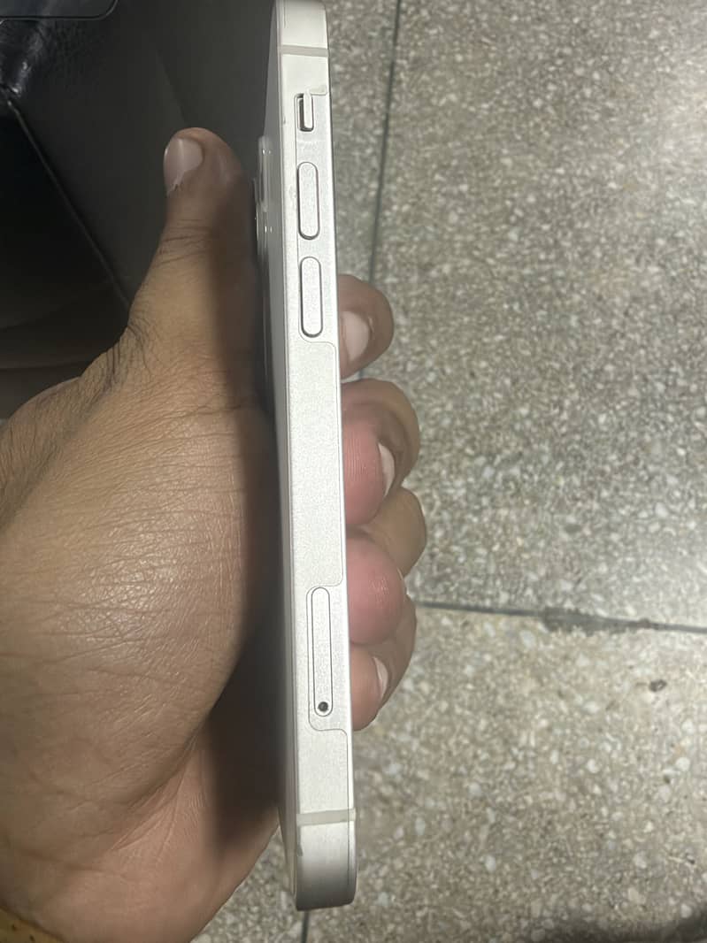Apple iPhone 13 mini 1