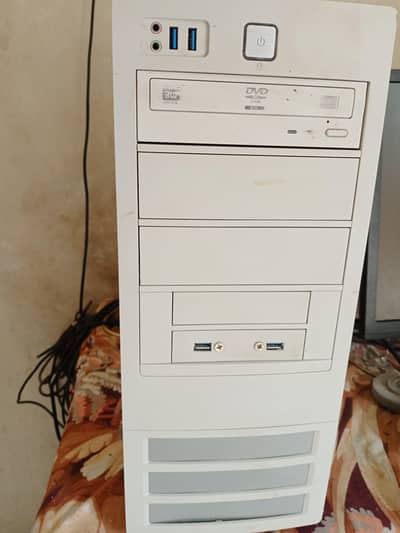 6th Gen Xeon PC 8GB DDR4 Ram 4GB Graphics