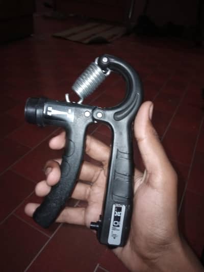 hand gripper best condition 1 week hoa he used karate hoe
