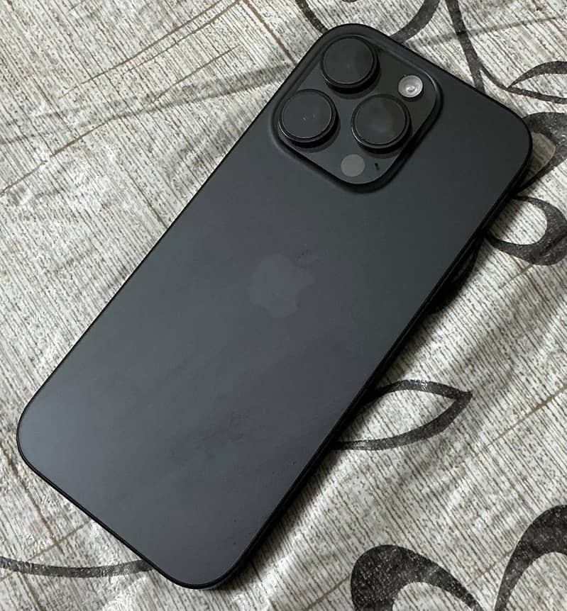 Apple iPhone 16 Pro 1