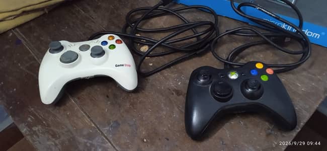 Xbox 360 controllers (Black and White)
