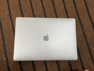 Macbook pro 15 inches 2017