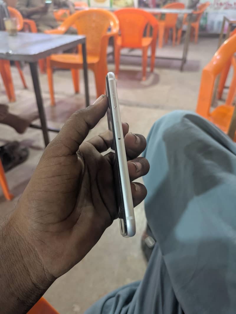 Apple iPhone SE 6