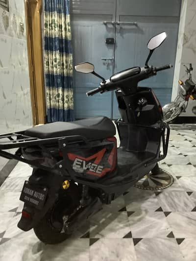 Evee Gen-Z Lithium Battery - Like New (Only 700 km Driven)