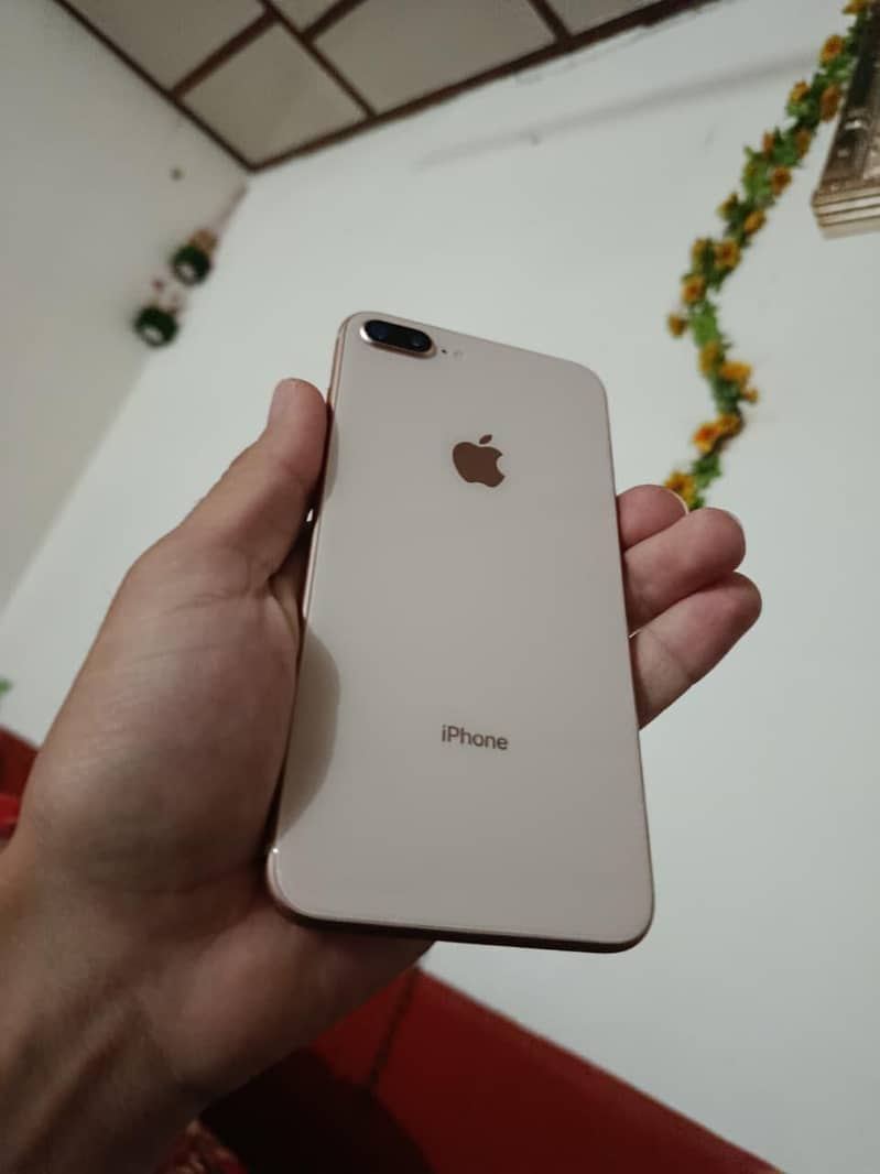 Apple iPhone 8 Plus 1