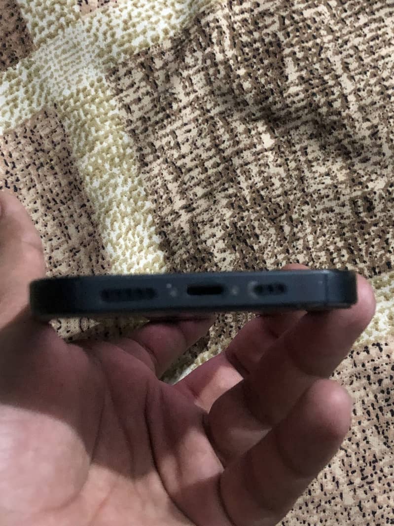 Apple iPhone 13 2