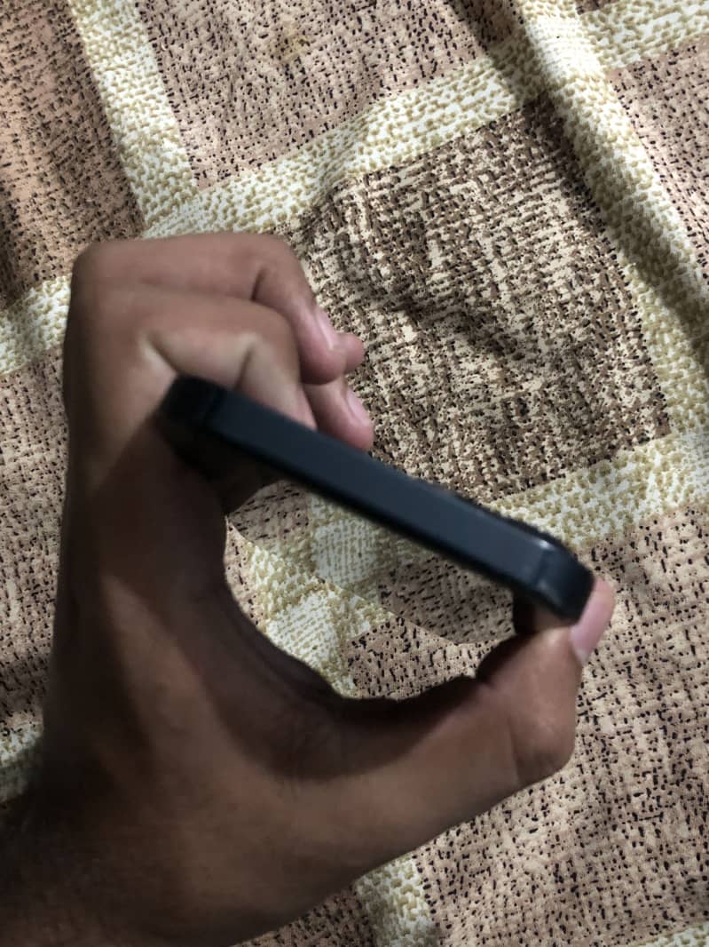 Apple iPhone 13 4