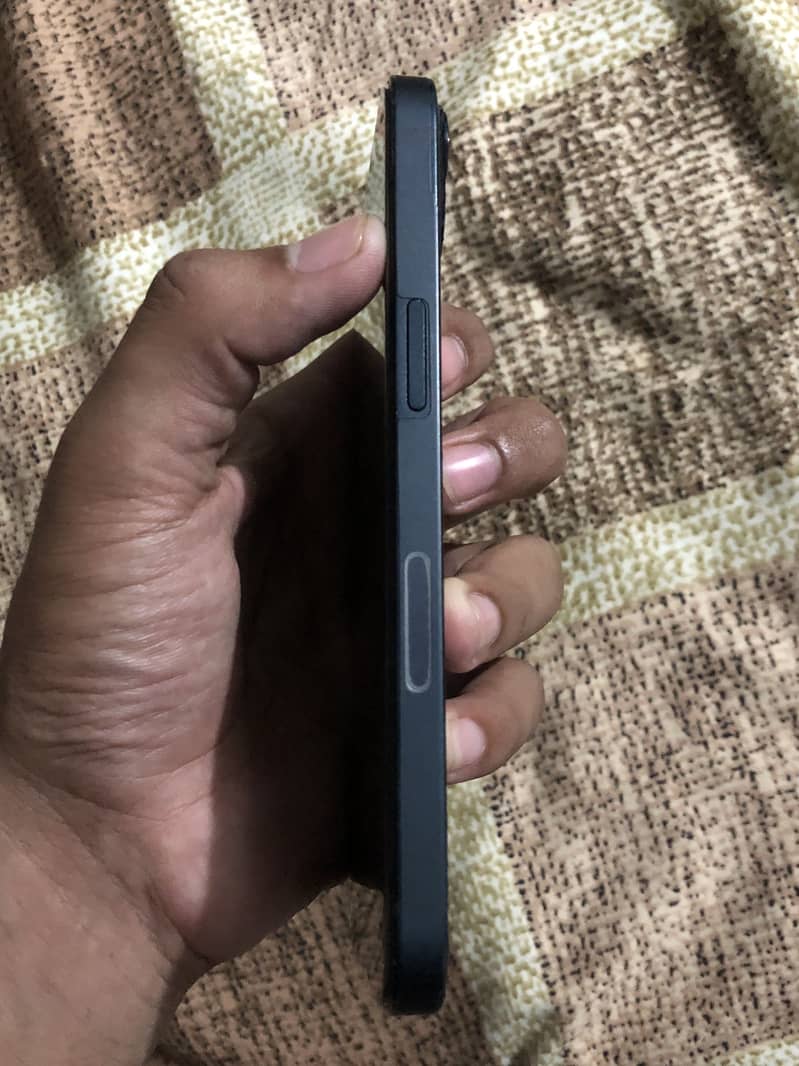 Apple iPhone 13 5