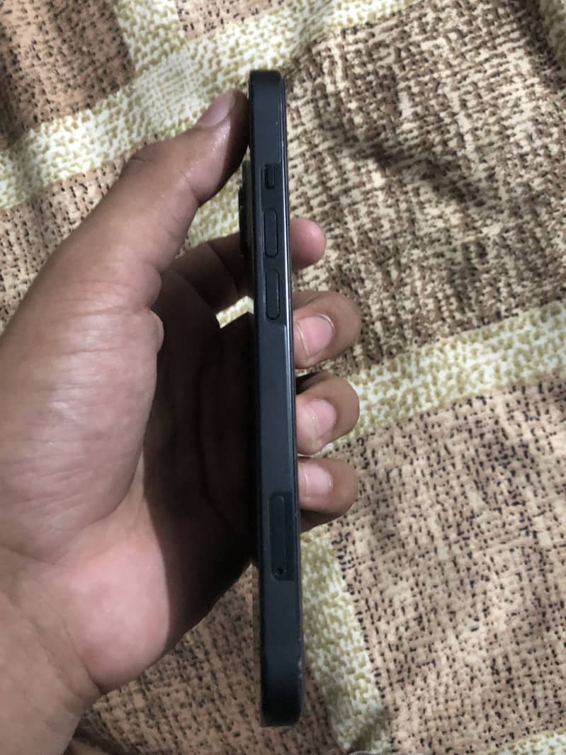 Apple iPhone 13 6