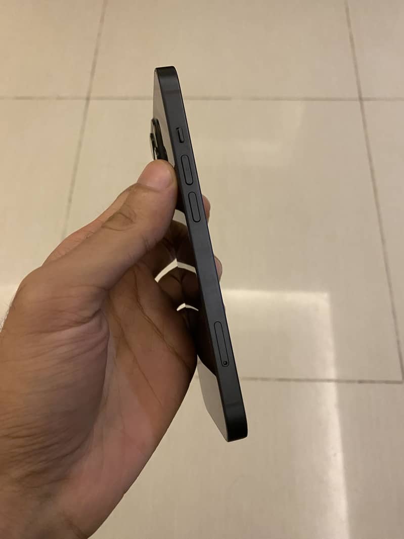 Apple iPhone 13 4