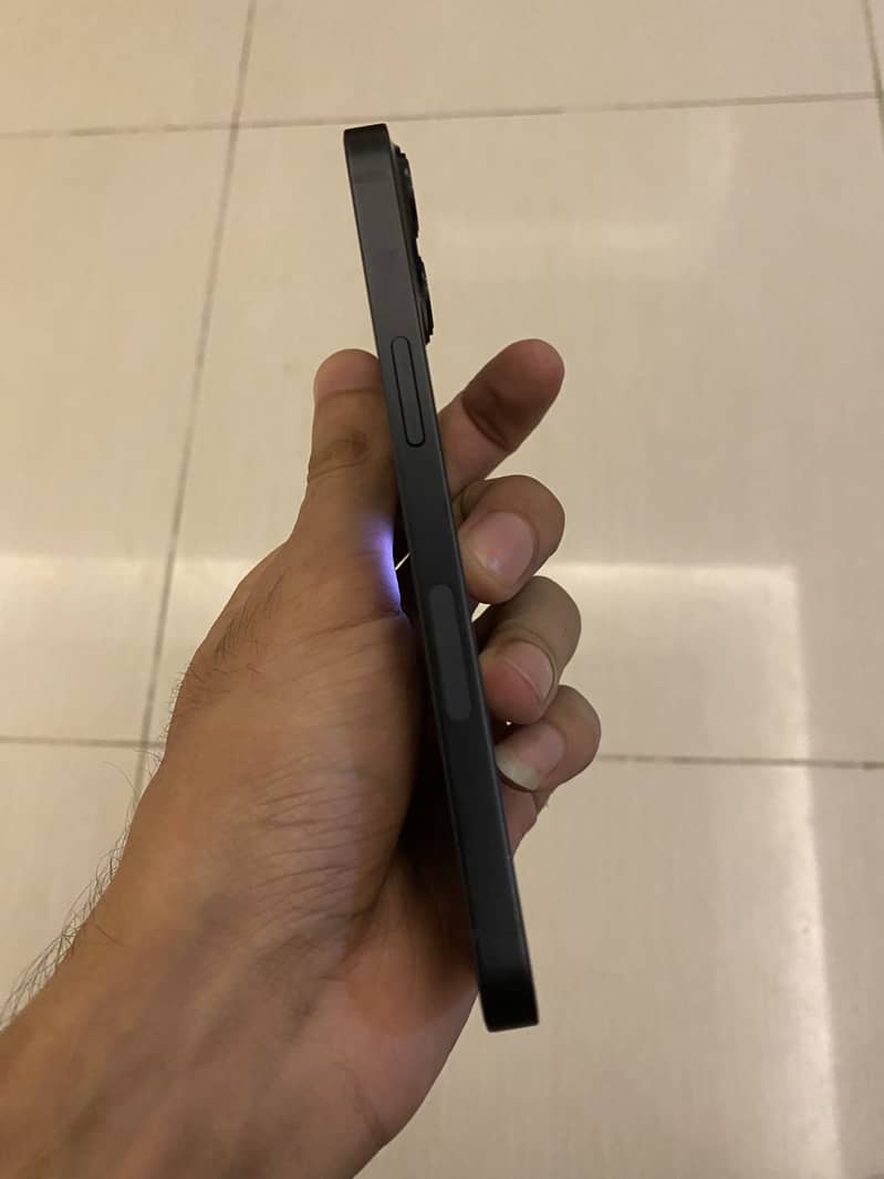 Apple iPhone 13 5