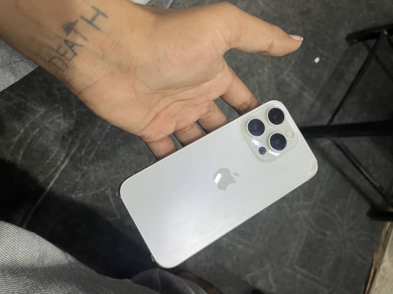 Apple iPhone 15 Pro 1