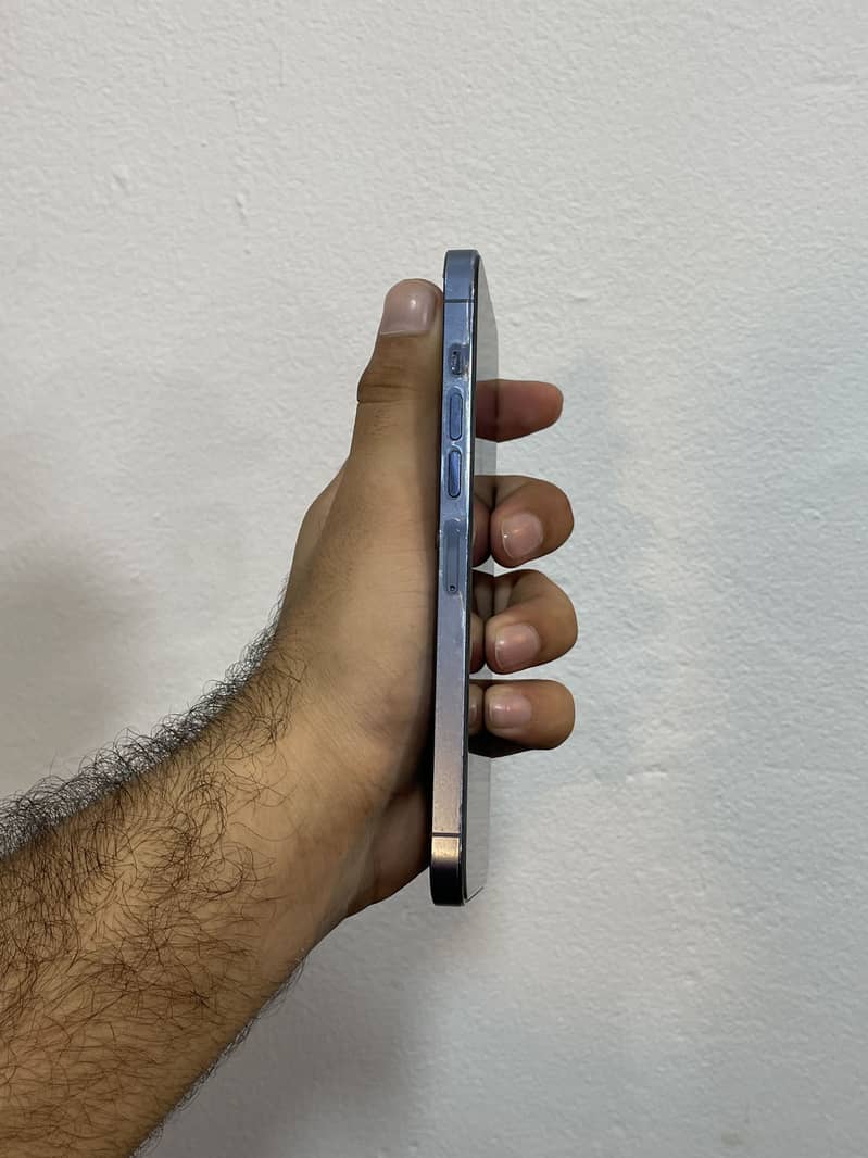 Apple iPhone 13 Pro Max 4