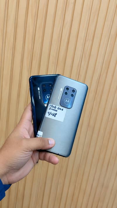 Motorola One Zoom