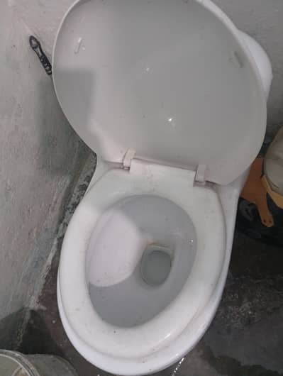 comode toilet