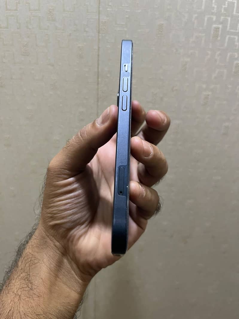 Apple iPhone 13 2