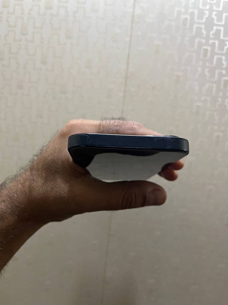 Apple iPhone 13 4