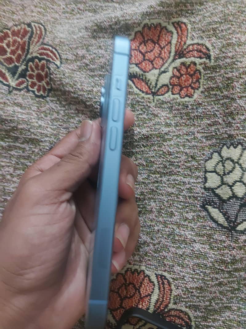 Apple iPhone 14 3