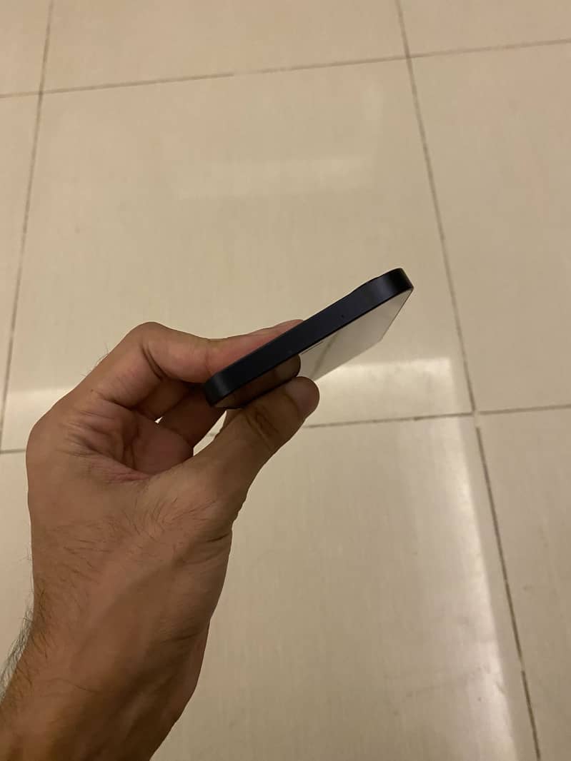 Apple iPhone 12 7