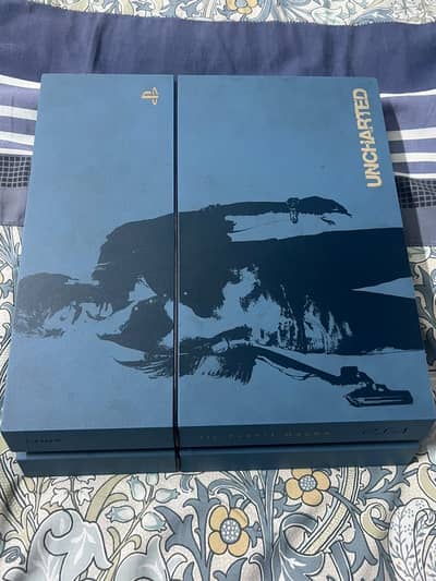 PS4 UNCHARTED LIMITED EDITION FAT MODEL