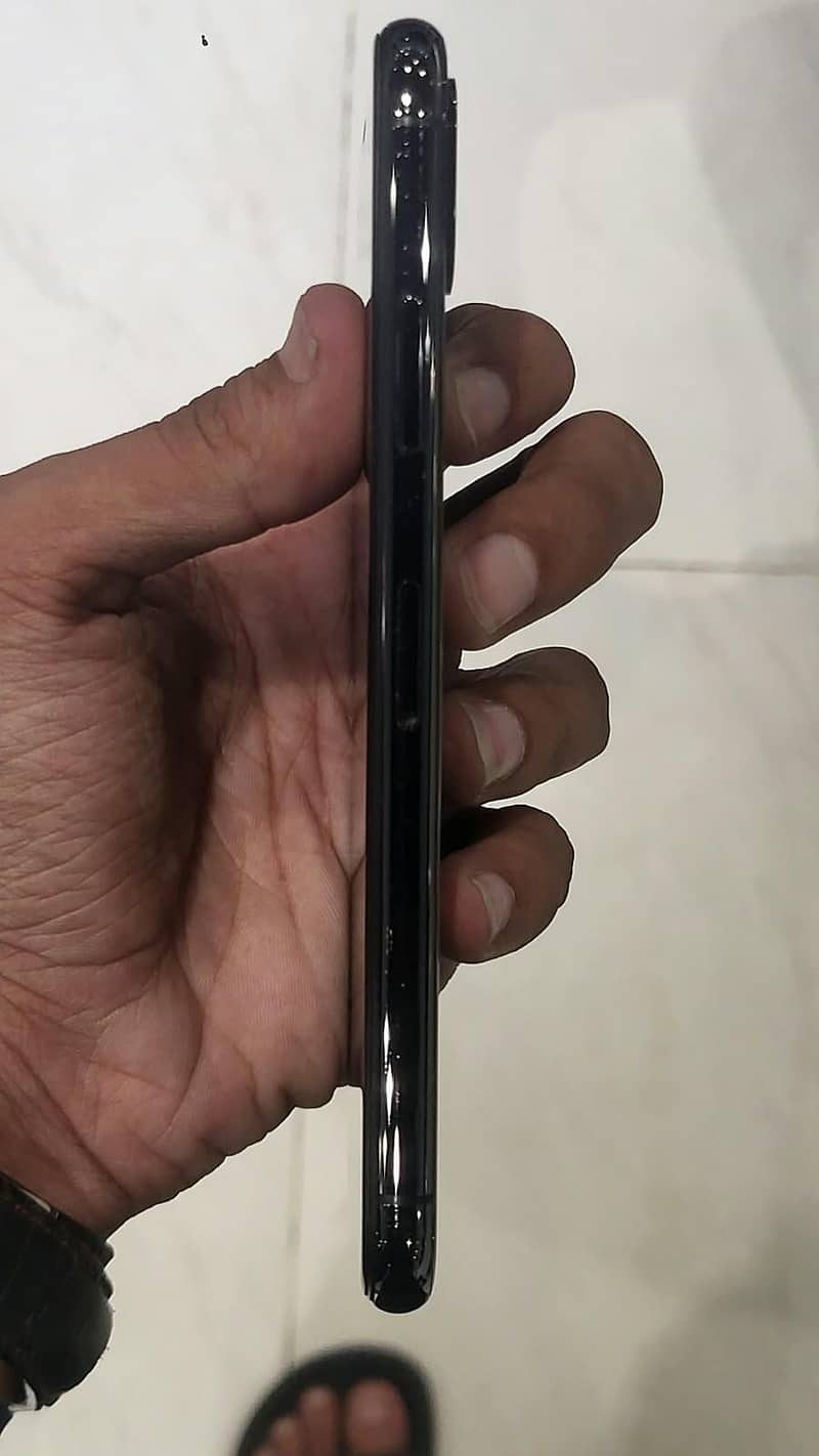Apple iPhone X 4