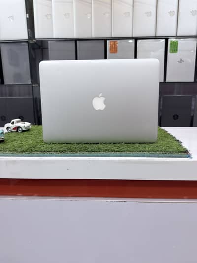 Apple MacBook Air (2017) | Core i5 | 8GB / 256GB SSD-Windows & macOS