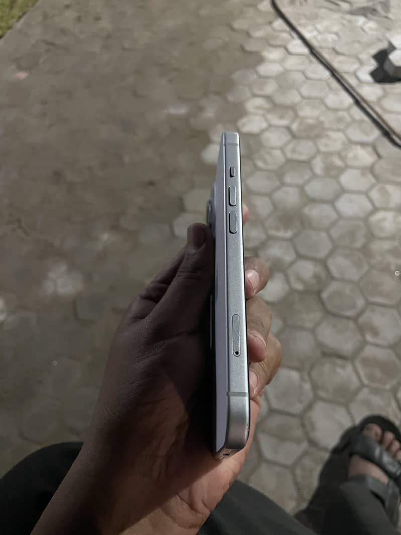 Apple iPhone 15 3