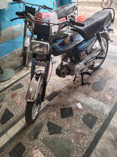 All ok haaa tyre new haaaa engine all ok haaa bilkul Kam nhi ha bike m