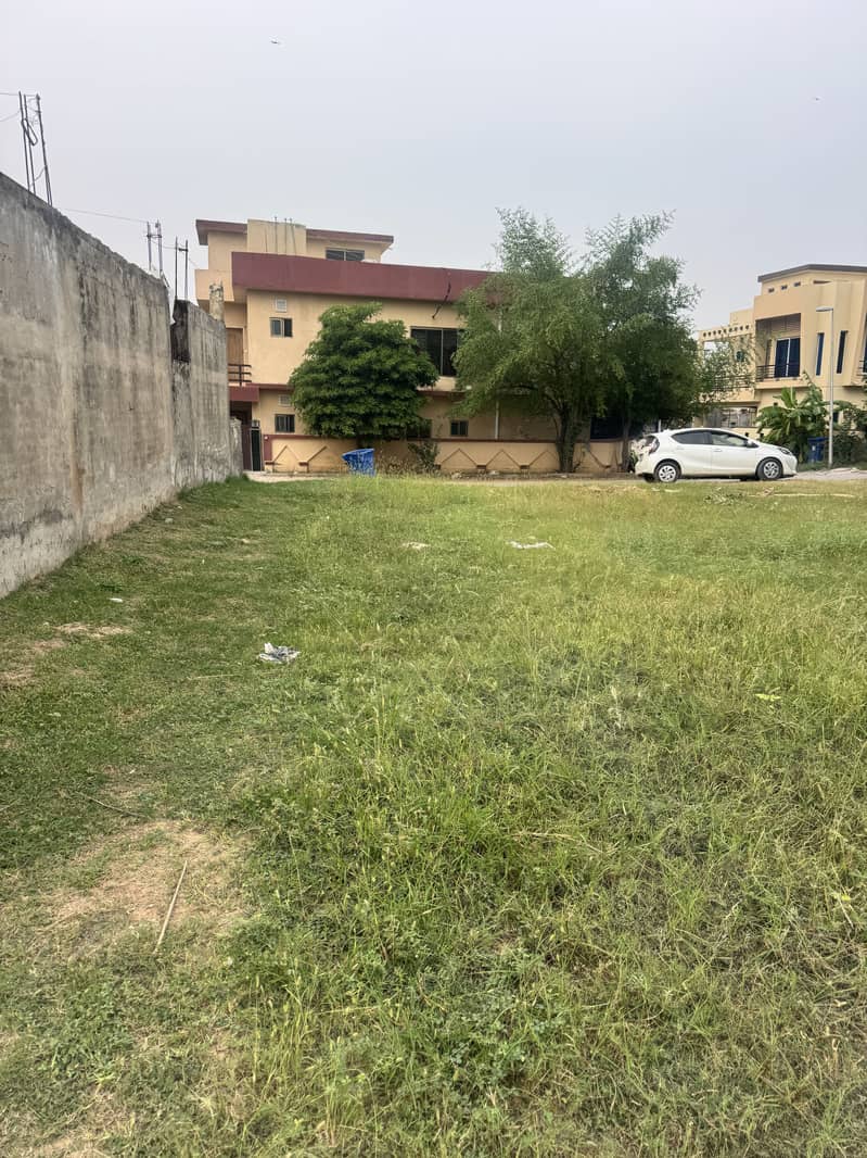 Umer block plot 1015 for sale 1