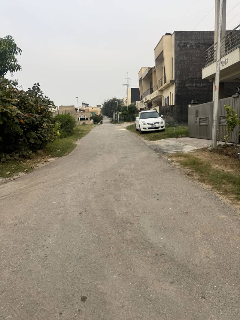 Umer block plot 1015 for sale 2