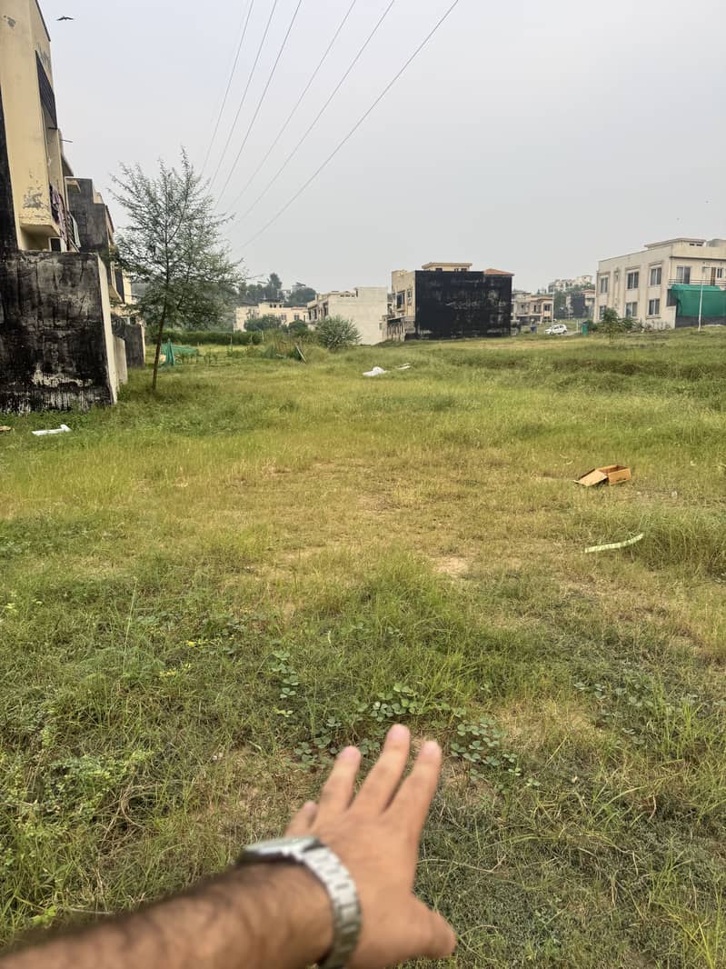Umer block plot 1015 for sale 7