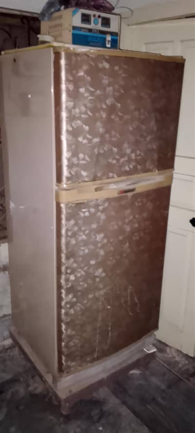 Dawlance fridge with supply