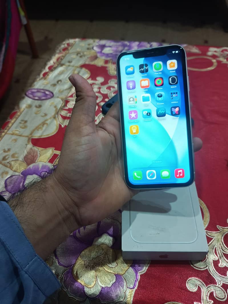 Apple iPhone 11 7