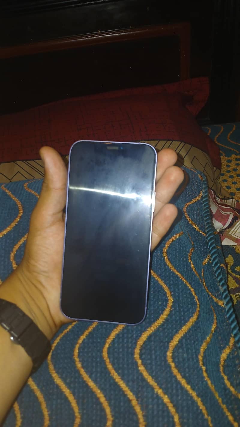 Apple iPhone 12 3