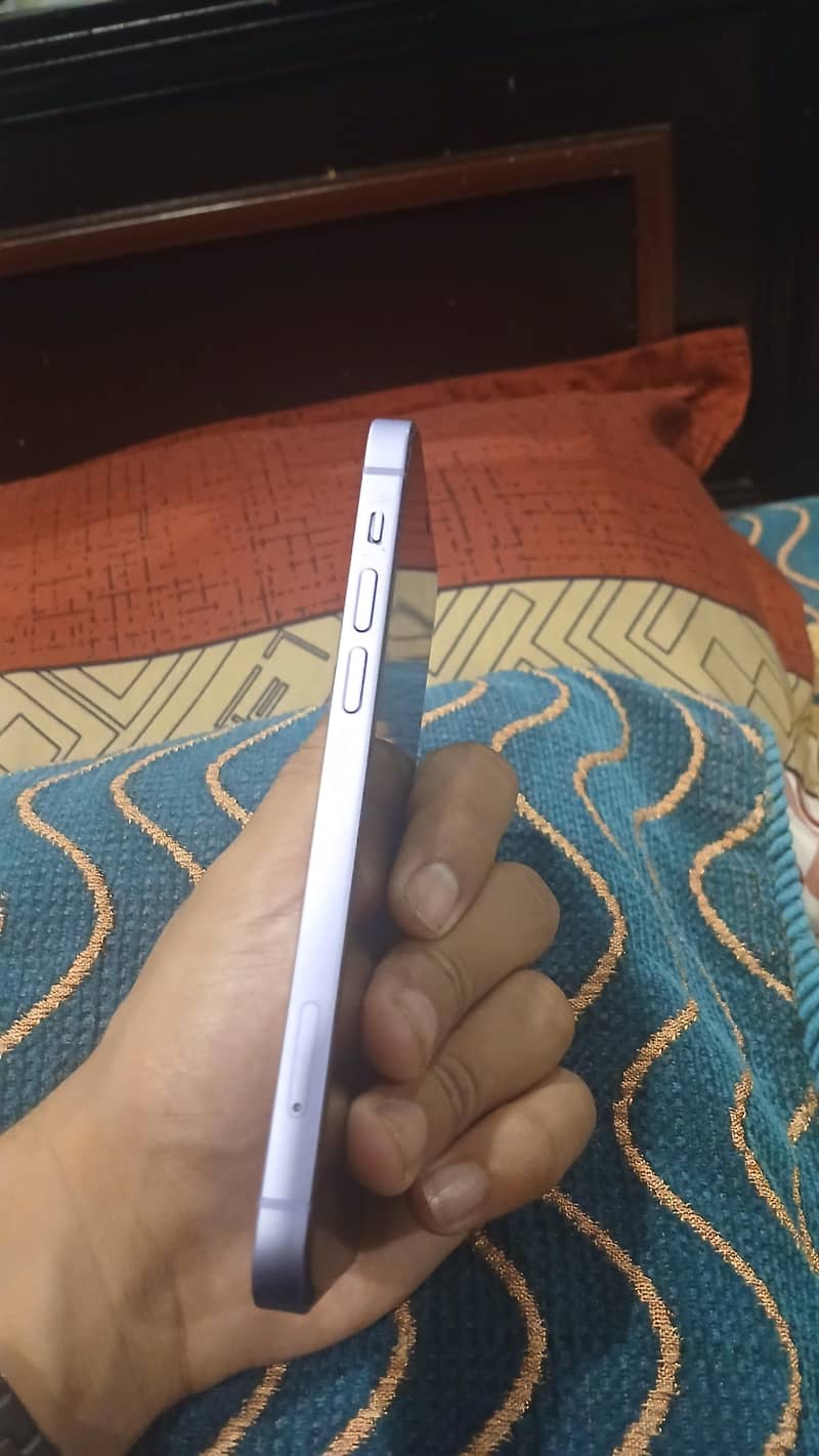 Apple iPhone 12 4