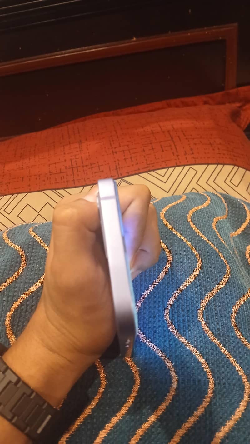 Apple iPhone 12 6