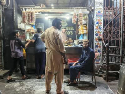 Burger Shawarma ka Karigar Chahiya