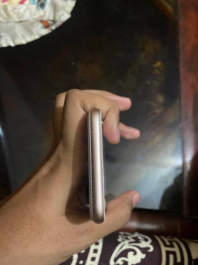 Apple iPhone 8 0