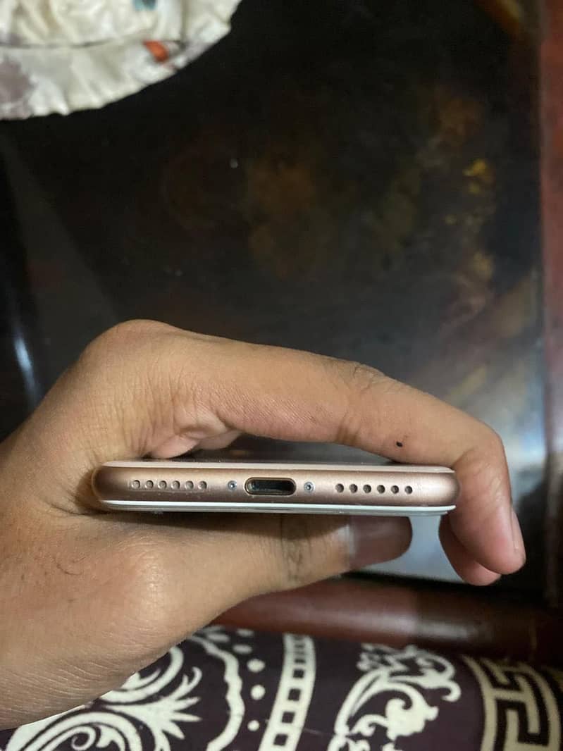 Apple iPhone 8 3