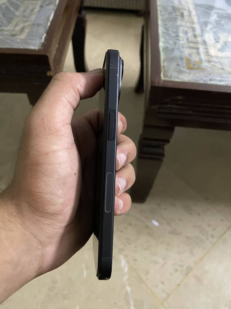 Apple iPhone 15 4