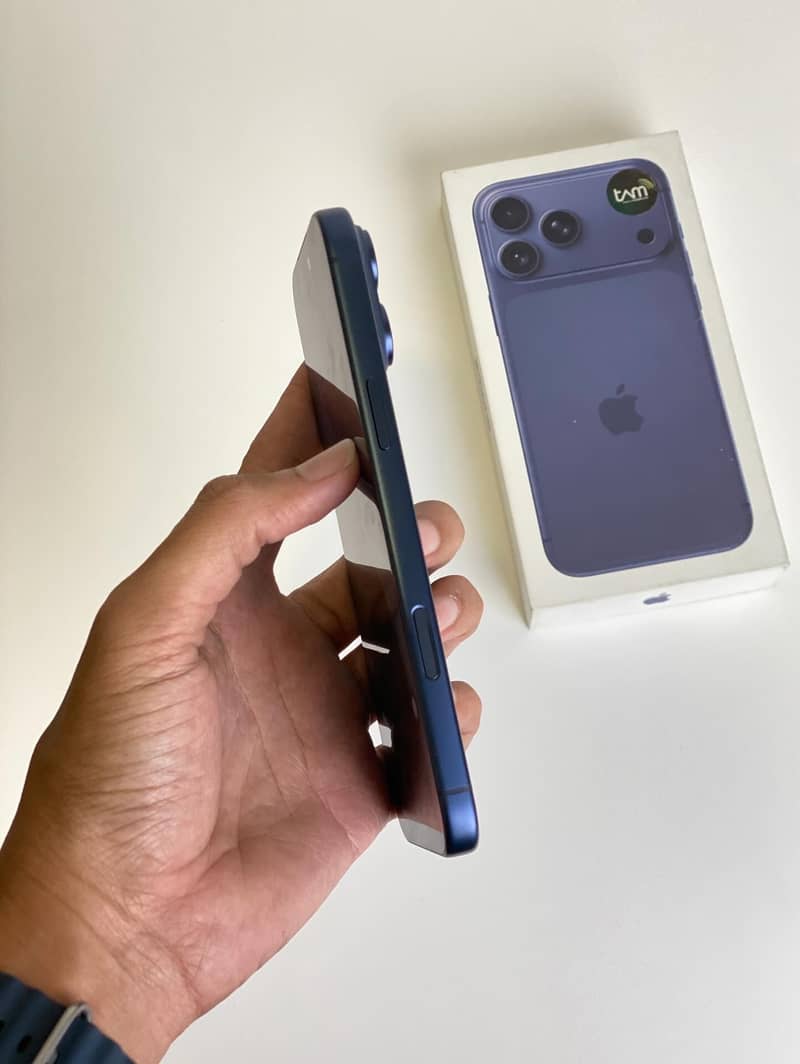 Apple iPhone 17 Pro Max 2