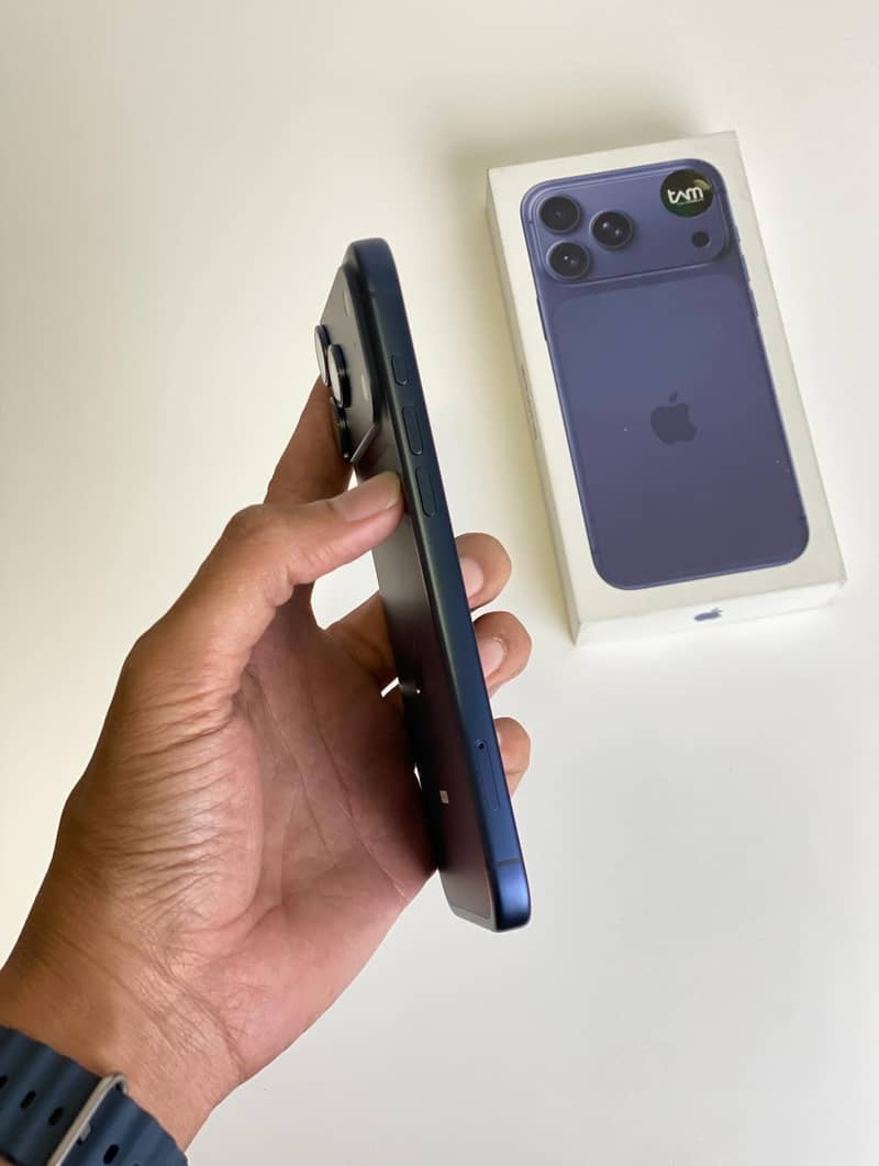 Apple iPhone 17 Pro Max 3
