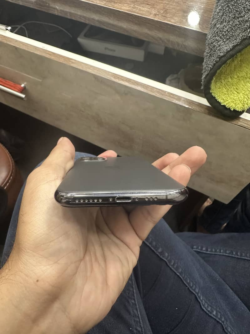 Apple iPhone 11 Pro 1