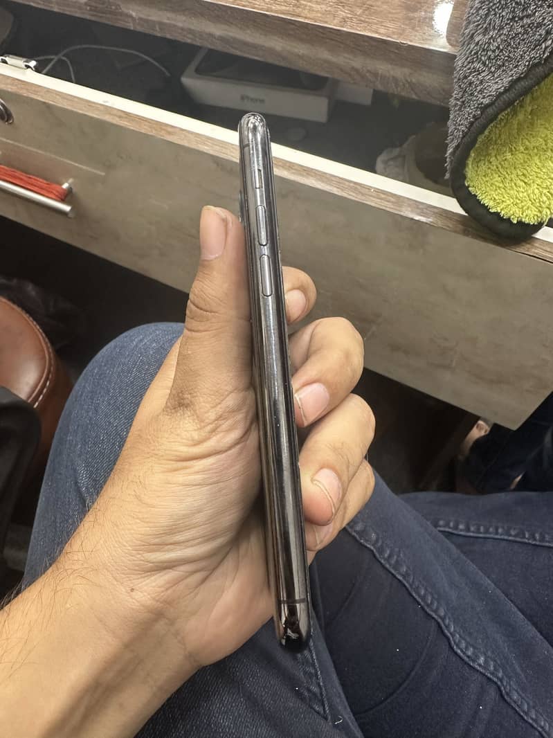 Apple iPhone 11 Pro 2